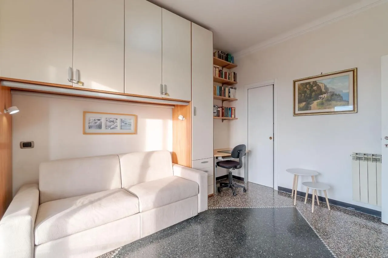 Cozy Apt X4 - Seaview & Balcony Genova 0*,  Italia