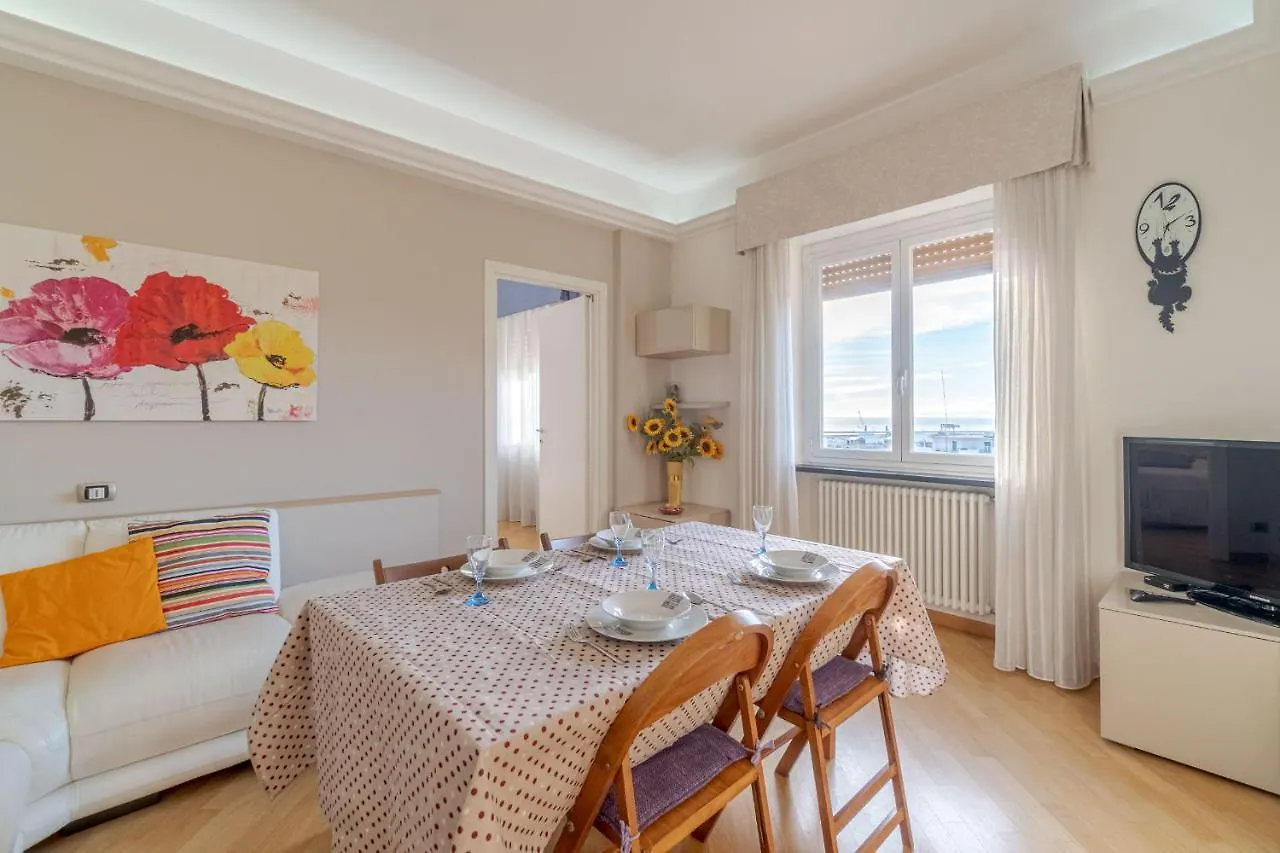 Cozy Apt X4 - Seaview & Balcony Genova Appartamento